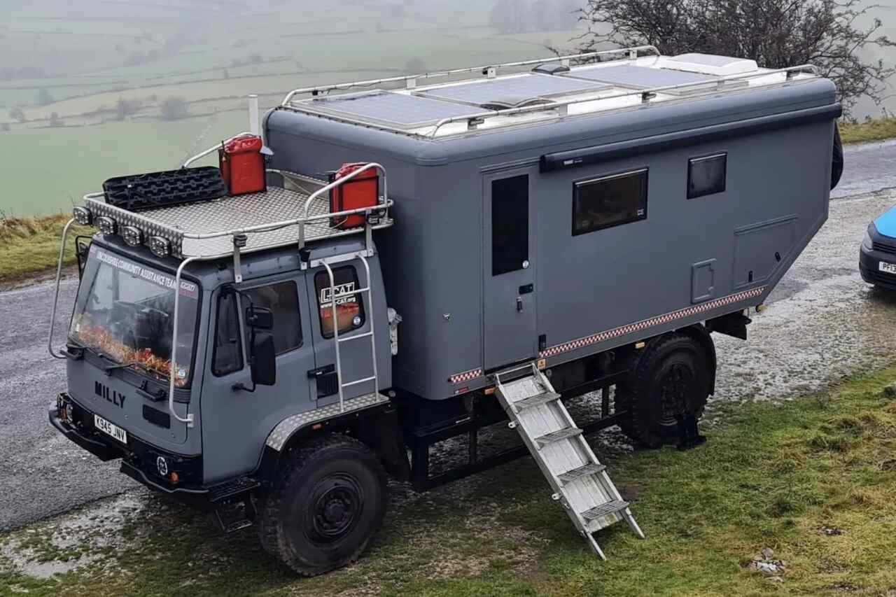 Milly est un camion militaire de plus de 30 ans et est maintenant un camping-car. Photo : Reproduction Facebook