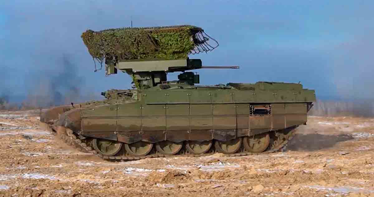 Neue 'Terminator' Panzer kommen direkt in das Kampfgebiet in der Ukraine
