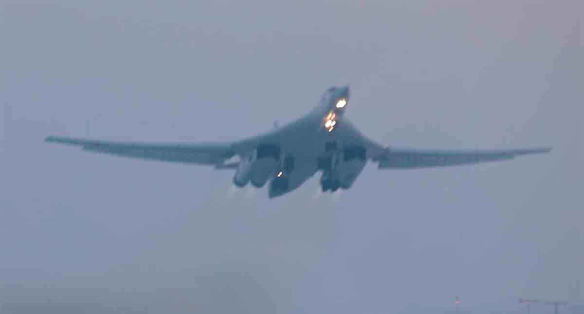 Video: Russiske Tu-160 supersoniske strategiske bombefly flyr over Arktiske hav. Foto: Telgram mod_russia