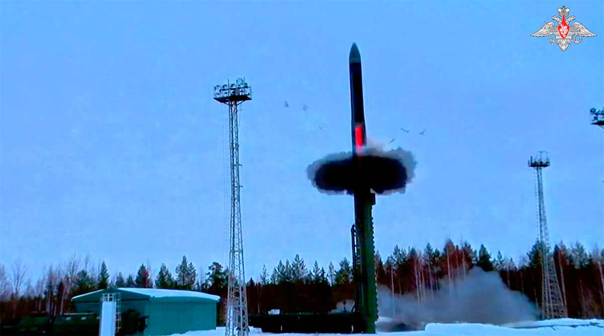 Vidéo montre le lancement d'un missile balistique intercontinental avec plusieurs ogives