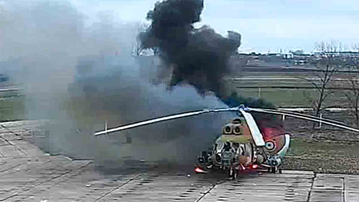 비디오가 트란스니스트리아의 군용 헬리콥터를 파괴하는 드론을 보여줍니다