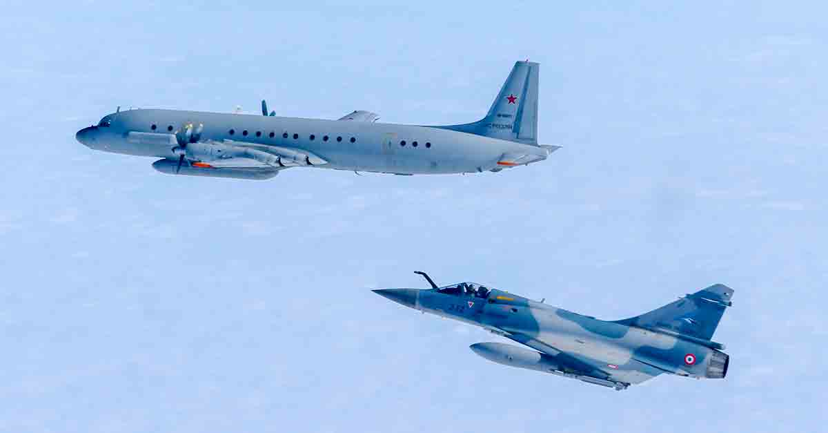 video: mirage 2000-5 avlyssnar ryska flygplan nära baltiska länder