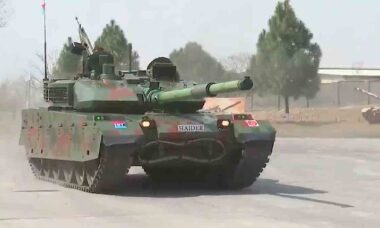Haider Main Battle Tank. Foto e vídeo: Reprodução twitter @KreatelyMedia