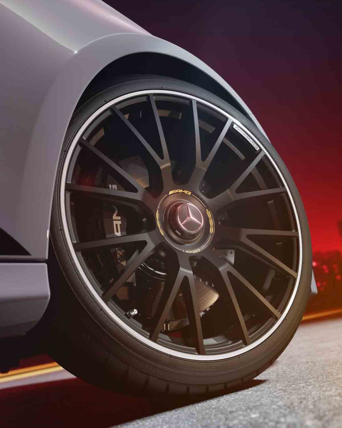 Mercedes-AMG E 53 associe puissance et efficacité dans la plus récente innovation hybride (Instagram / @mercedesamg)