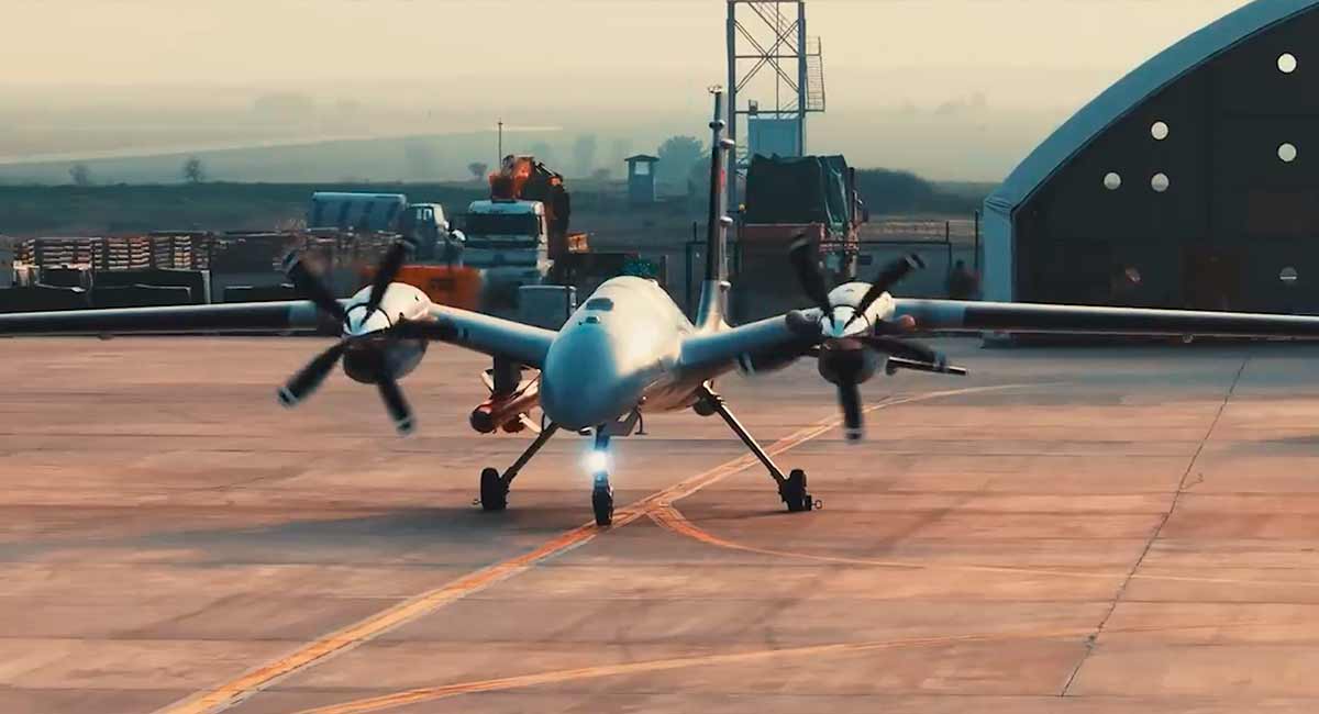 Tyrkia gjennomfører vellykket test av kryssermissil skutt ut av drone. Foto og video: Reproduksjon Twitter @SSDergilik
