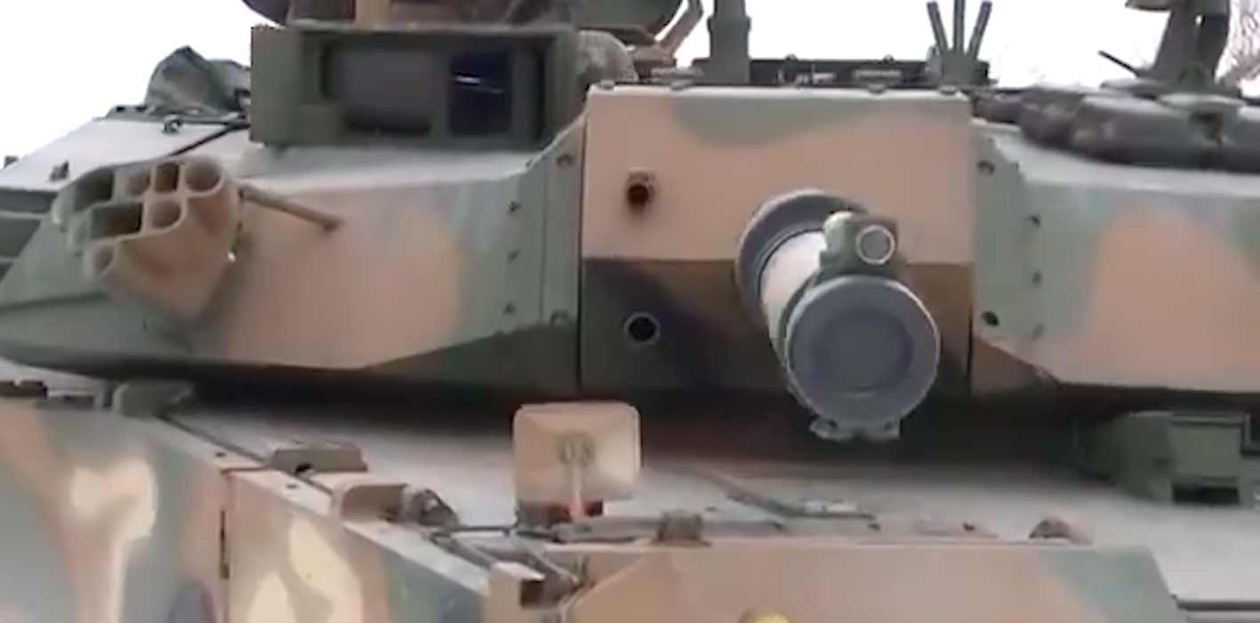 Exército da Coreia do Sul apresenta tanque K1E2 atualizado. Foto e vídeo: Twitter @Sunshine864711