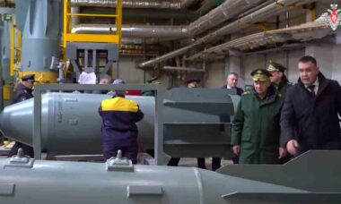 Video: Russian Defense Minister inspects the mass production of the megabomb FAB-3000. Photo and video: Telegram - mod_russia
