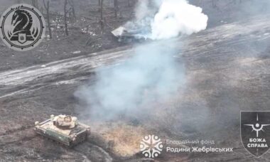 Vídeo mostra blindado Bradley IFV americano em ação na frente de Avdiivka