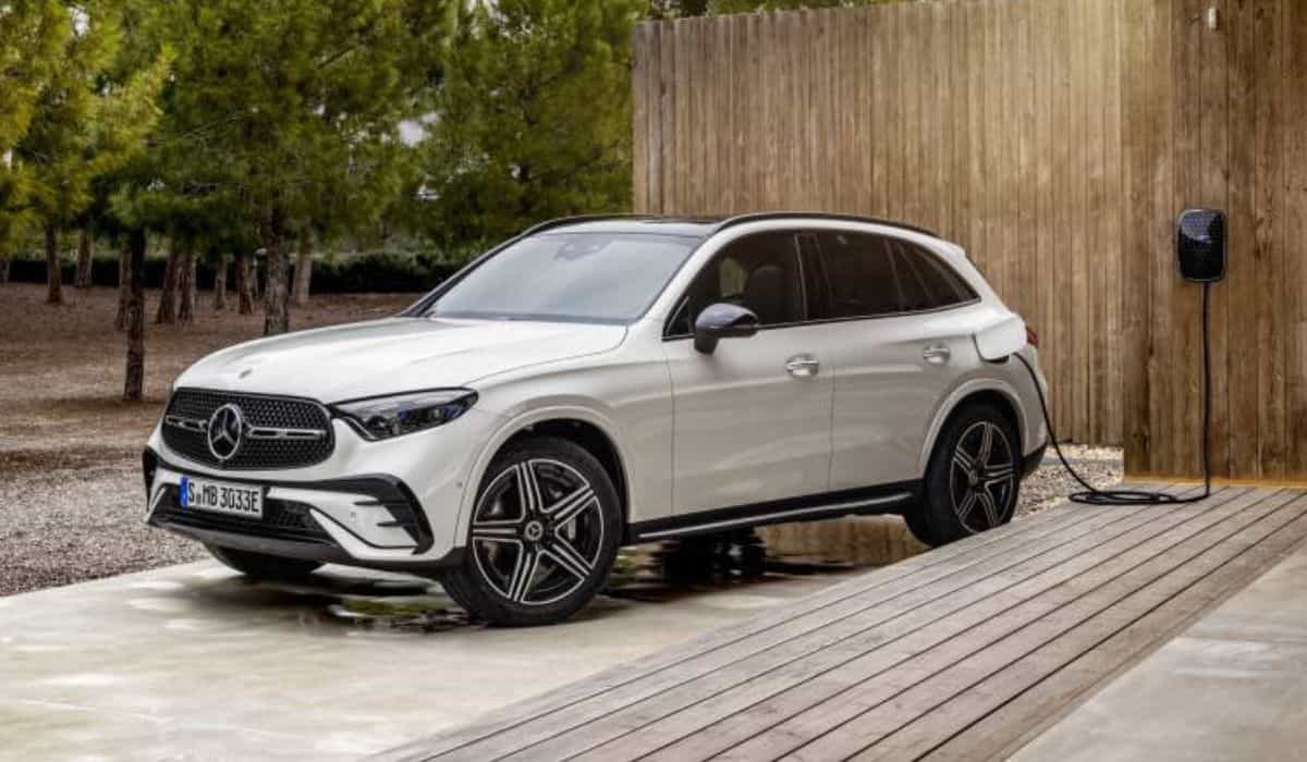 Mercedes-Benz unveils the 2025 GLC350e Plug-In Hybrid, with improved performance and range