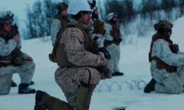 Pela primeira vez Otan faz exercícios militares na Finlândia, na fronteira com a Russia. Fotos e vídeo: Twitter @NOELreports / @USMILITARYVIDEO