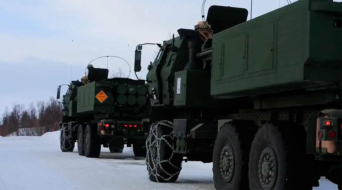 初めて、NATOがフィンランドでロシアとの国境近くで軍事演習を実施。写真およびビデオ：Twitter @NOELreports / @USMILITARYVIDEO 