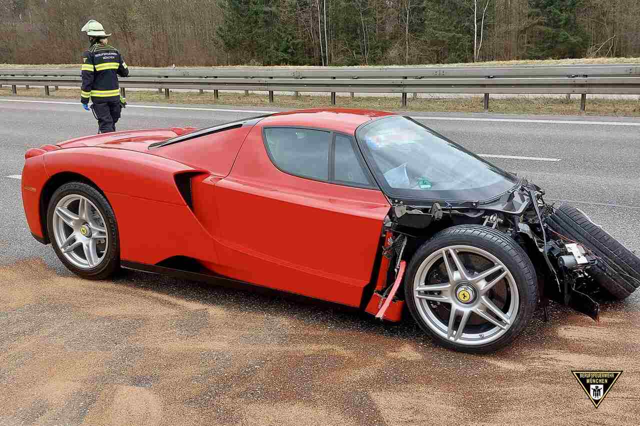 Ferrari Enzo förstörd i olycka i Tyskland