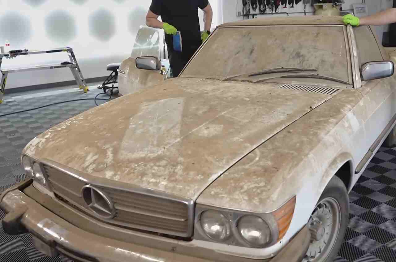 Vídeo mostra 'ressurreição' de Mercedes-Benz SL conversível abandonada 