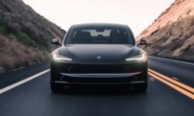 Efter en order från Elon Musk gör Tesla nu självkörningstest obligatoriskt. Foto: Reproduktion Instagram @teslamotors