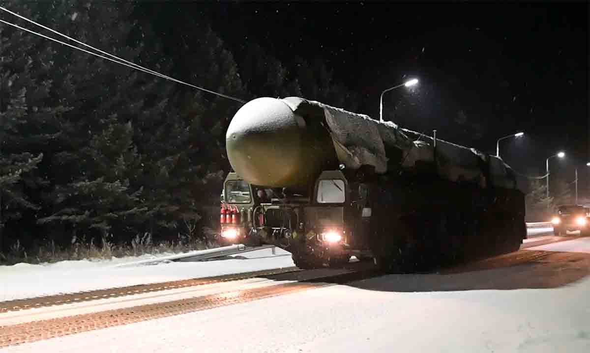 Ryssland förflyttar ballistiska missilregementen i storövning. Foto och video: function.mil.ru