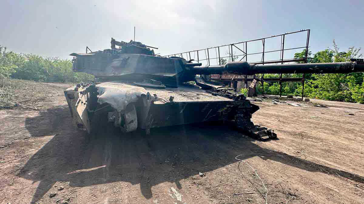 Video: Rusland offentliggør video af ødelæggelsen af en amerikansk M1 Abrams-tank i Avdeyevka. Kilde og billeder: Telegram t.me/mod_russia_en