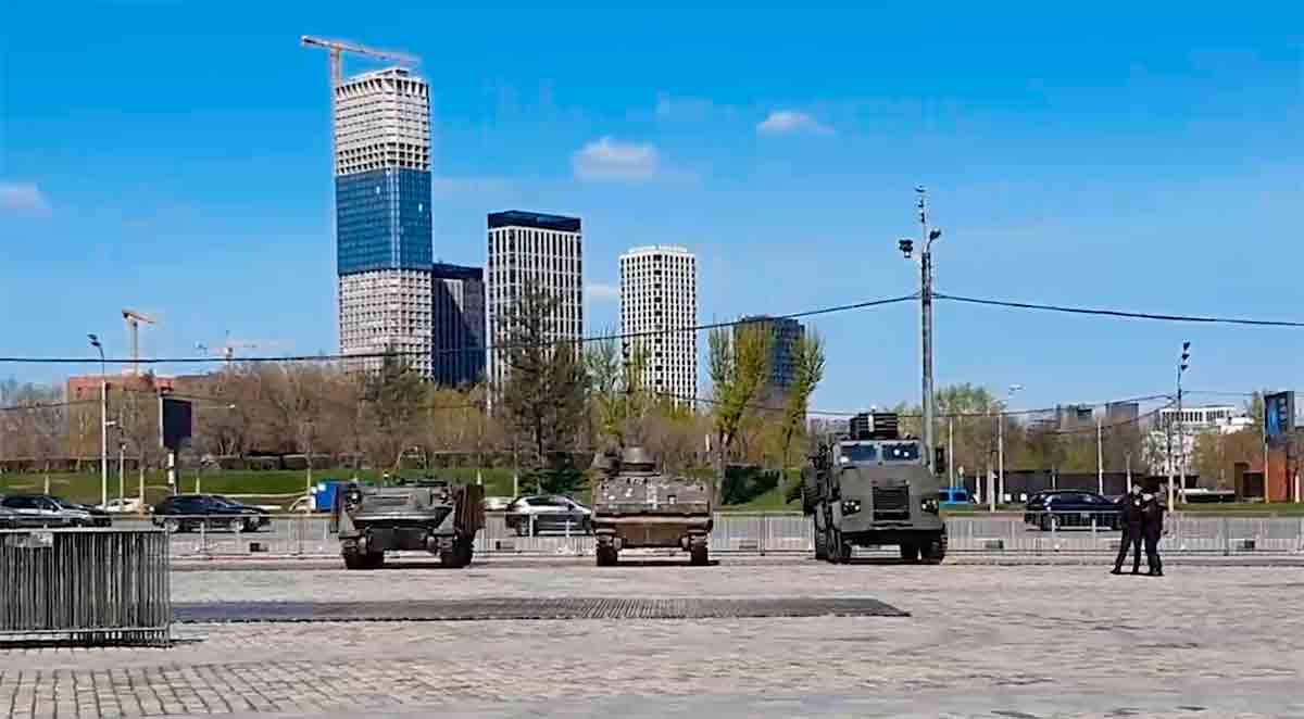ビデオ：ウクライナのレオパルド戦車がモスクワで展示されます。写真とビデオ：Twitter @sputnikからの再生
