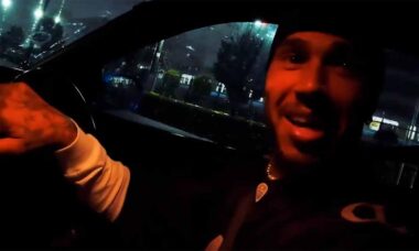 Vídeo: Lewis Hamilton Pilota Nissan Skyline R34 GT-R em Tóquio e choca a web. Reprodução Instagram @13thwitness
