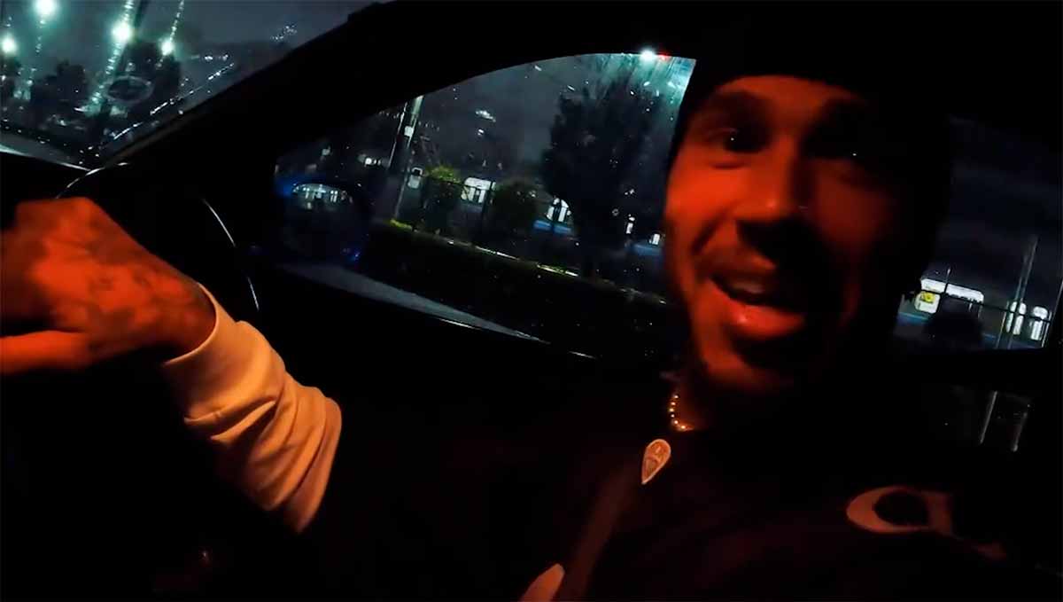 Video: Lewis Hamilton guida una Nissan Skyline R34 GT-R a Tokyo e stupisce il web. Foto e video: Instagram @13thwitness