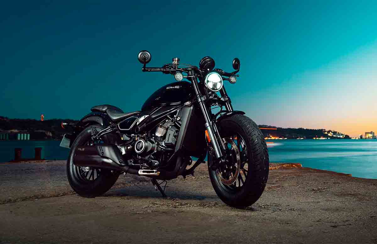 CF Moto 450 CL-C. 사진: Instagram @cfmoto.motorcycles.uk에서 재생