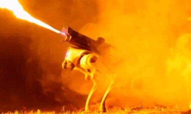 Vídeo: Throwflame revela cão robô Thermonator com lança-chamas acoplado. Foto e Vídeo: Reprodução Twitter: @WallStreetSilv