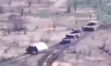 Vídeo: Tanques com aparência bizarra aparecem no campo de batalha na Ucrânia. Foto e vídeo: Reprodução Twitter @clashreport