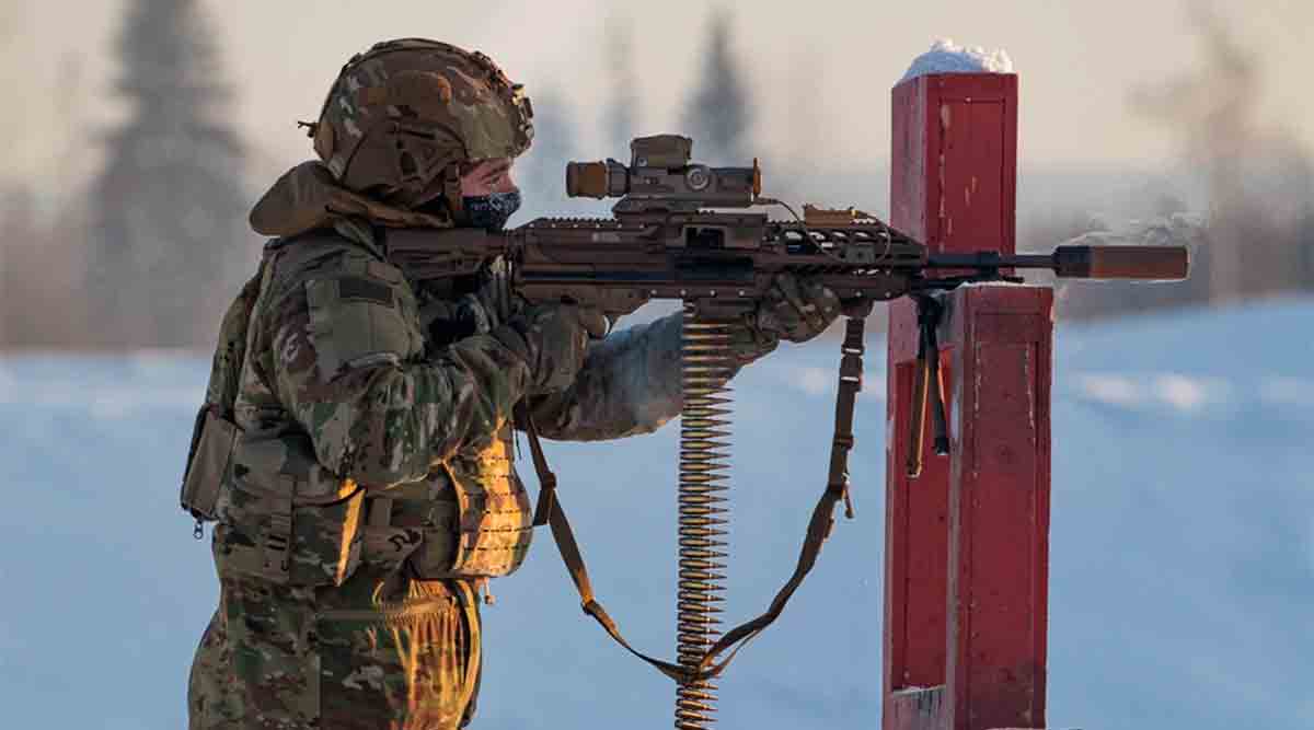 セバスチャン・サーロス氏撮影 | 米国陸軍の寒冷地テストセンターが数週間にわたる次世代小隊武器のテストを実施
