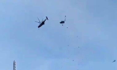 Vídeo: Dois helicópteros da Marinha Real da Malásia colidem no ar. Vídeo: Reprodução Twitter @sentdefender.