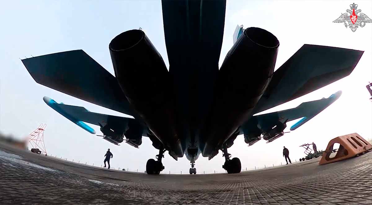 Vídeo mostra o ataque russo com pesadas bombas ODAB-500 com módulos de planejamento. Foto: Telegram: mod_russia 