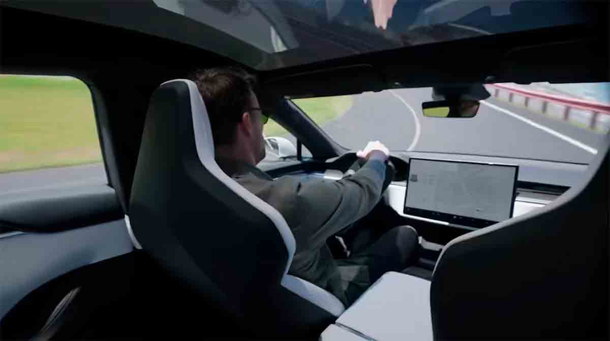 Tesla wprowadza nowe sportowe fotele do Modelu S Plaid w Ameryce Północnej. Wideo i zdjęcie: Reprodukcja na Twitterze @Tesla