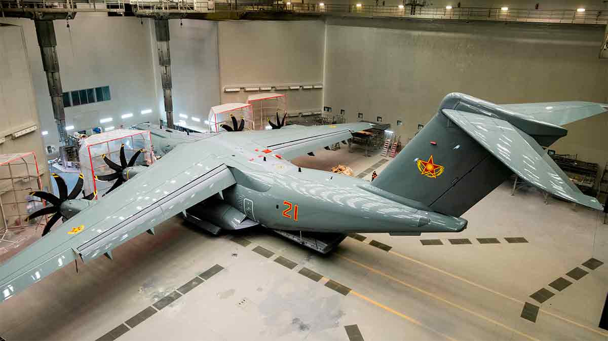 Airbus viste forberedelsen af den første A400M til Kasakhstan. Foto og video af Airbus Defence