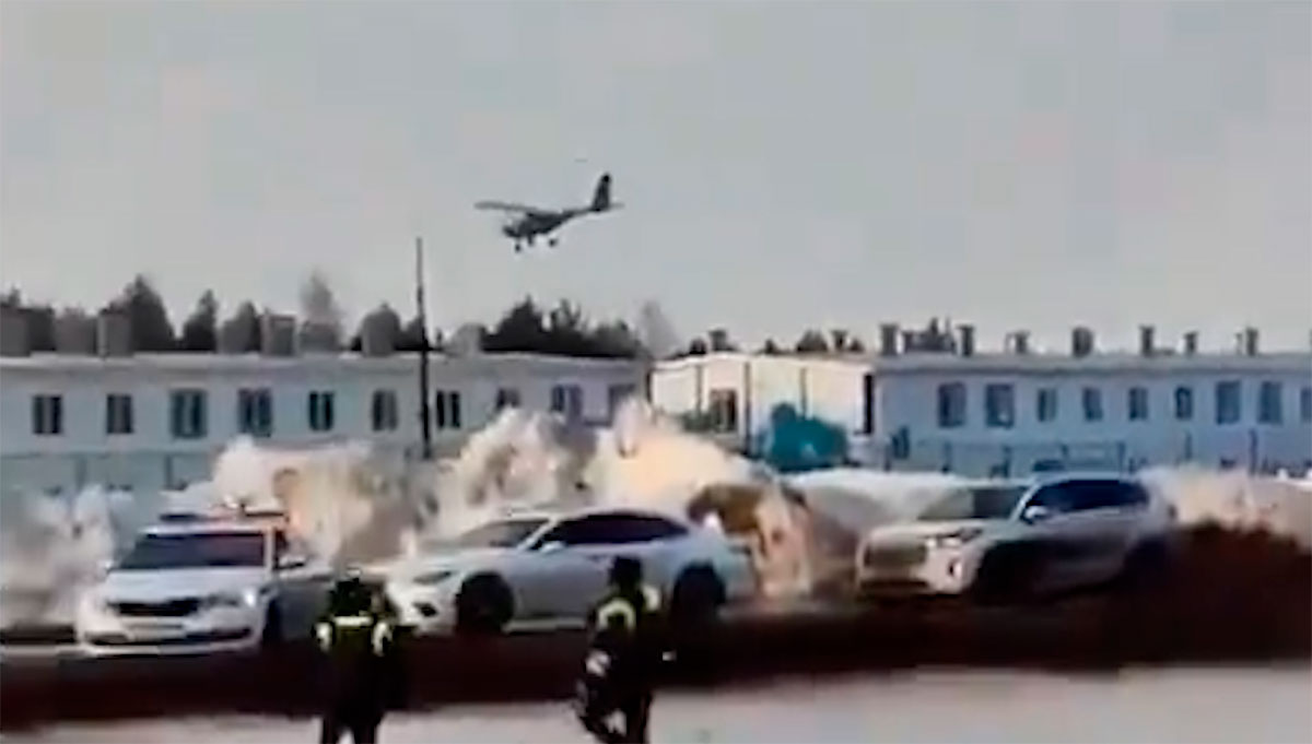 Video: Flygplan omvandlat till drönare attackerar ryskt raffinaderi 1 250 km från den ukrainska gränsen
