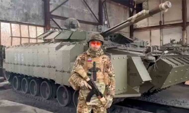 Vídeo: Versão rara de blindado russo é avistada na Ucrânia. Foto e vídeo: Telegram / ovbron