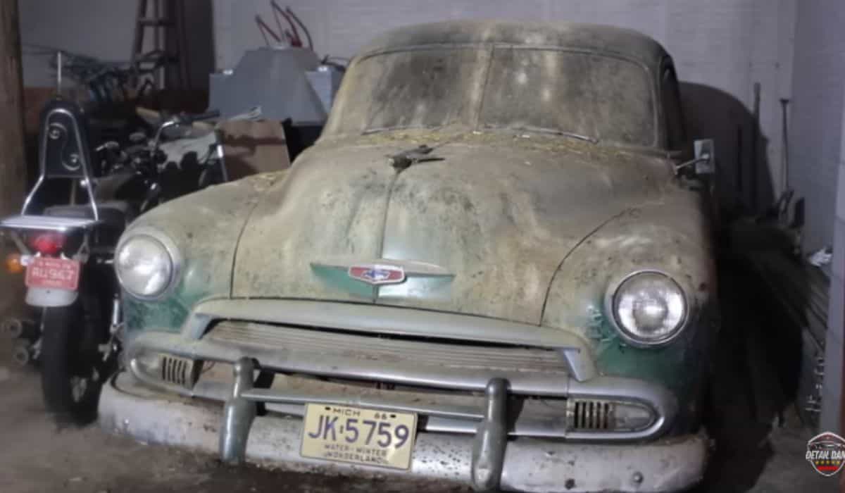 1952-es Chevrolet fedeztek fel egy pajtában elhagyva, és meglepetést okozott a mosás után