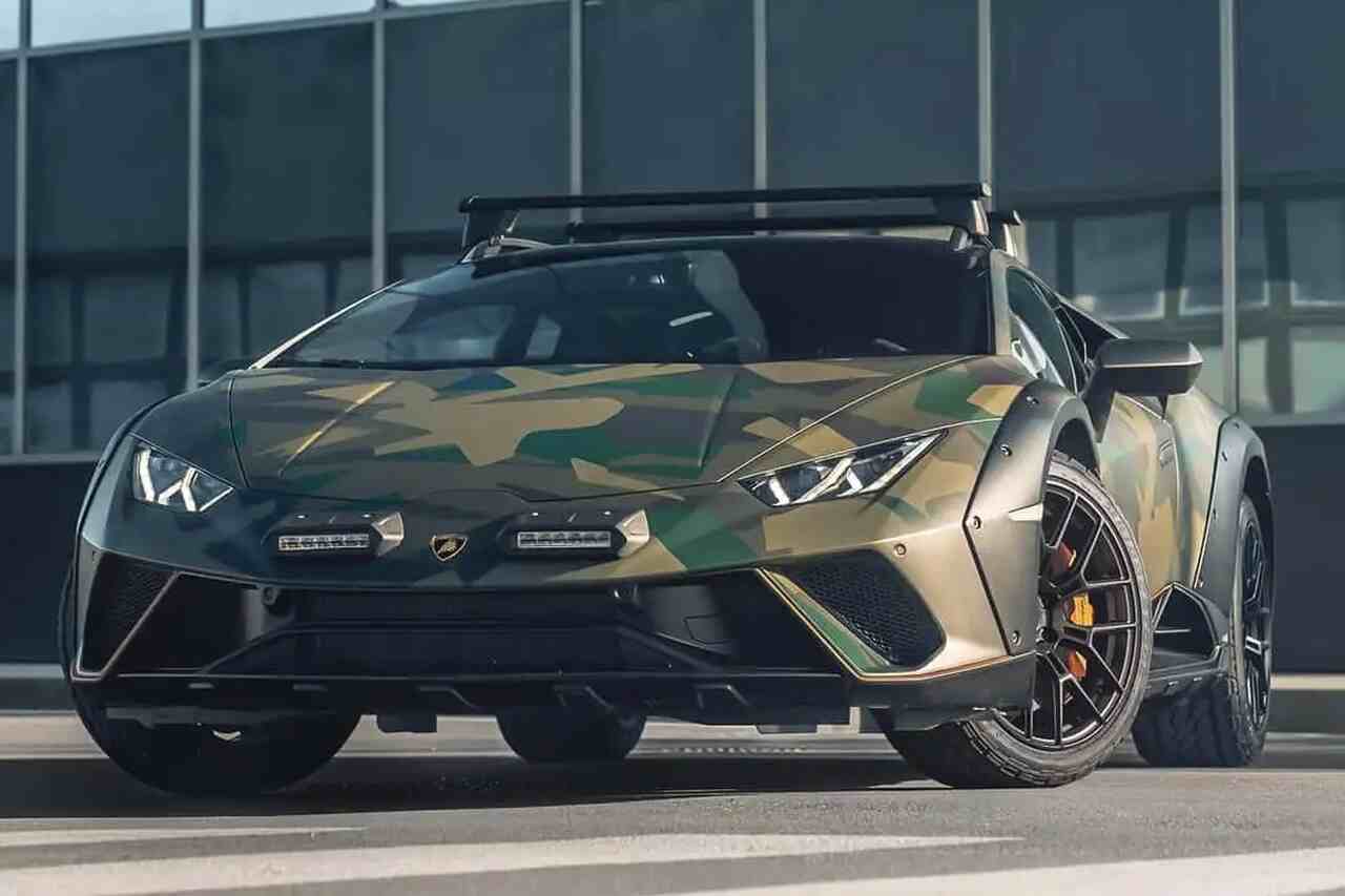Lamborghini presenta una edizione limitata dell'Huracán Sterrato con vernice mimetica