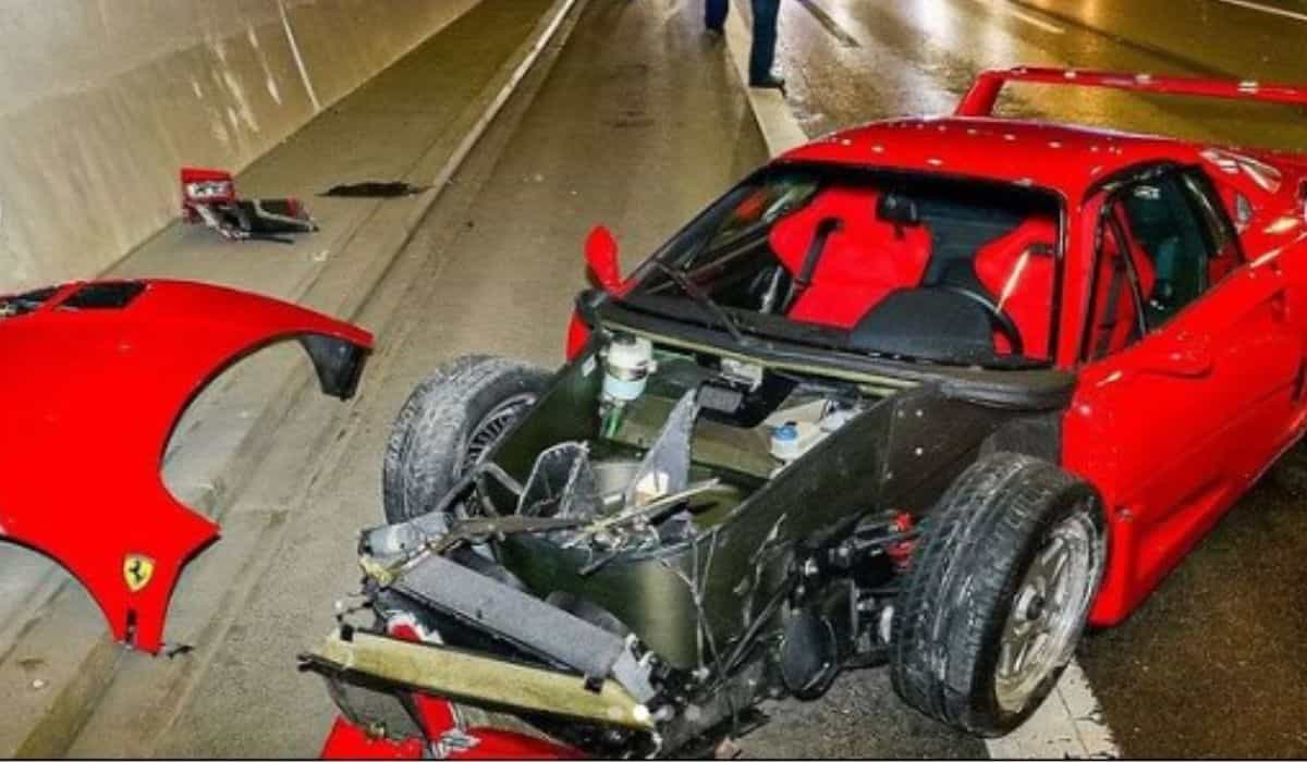 Pracownik salonu samochodowego doznaje poważnego wypadku z Ferrari F40 w Niemczech