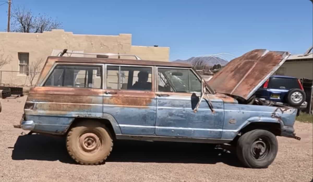 YouTube återupplivar 1964 Jeep Wagoneer övergiven efter att ha köpt den för bara 2 dollar