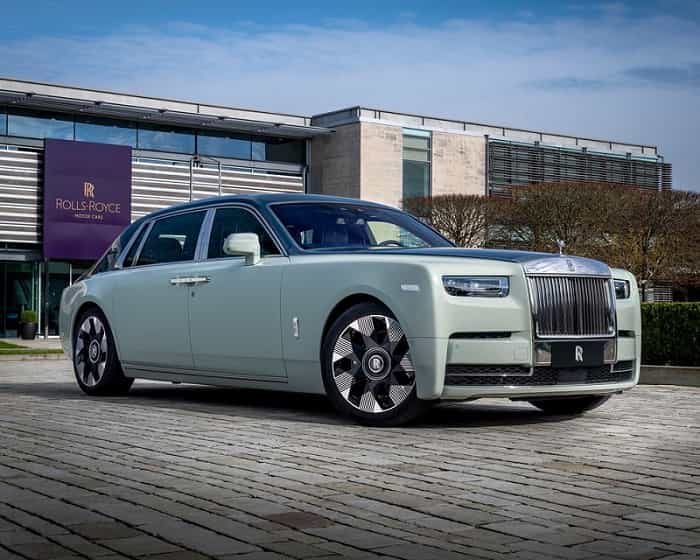 Phantom Extended Magnetism (Rolls-Royce / Car and Driver)