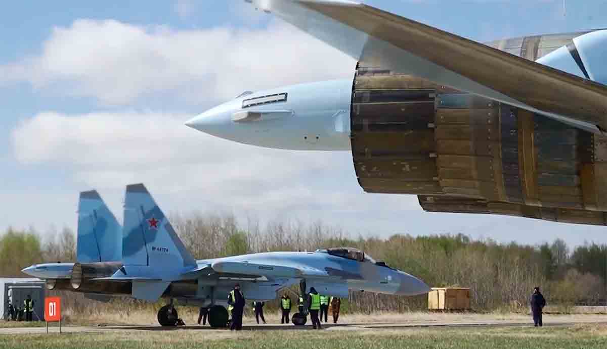 Video: Efter levering af pansrede køretøjer modtager Rusland også en ny sending af sine mest moderne kampfly. Kilde og billeder: Telegram / rostecru.