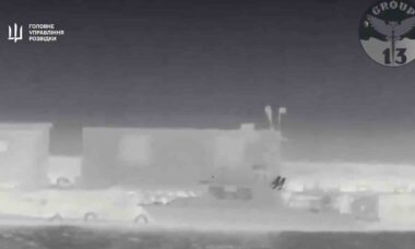 Vídeo: Inteligência de Defesa da Ucrânia destruiu dois barcos russos na Crimeia. Reptodução Twitter @front_ukrainian