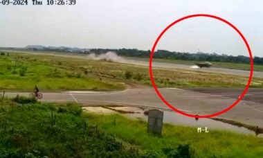 Vídeo: Caça Yak-130 da Força Aérea Bangladesh cai logo após erro de piloto em manobra arriscada. Foto: Reprodução Twitter @RealAirPower1