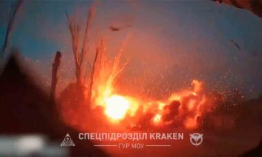 Vídeo mostra como os motoristas trabalham durante o bombardeio russo de Chasiv Yar. Foto: Telegram t.me/kraken_kha