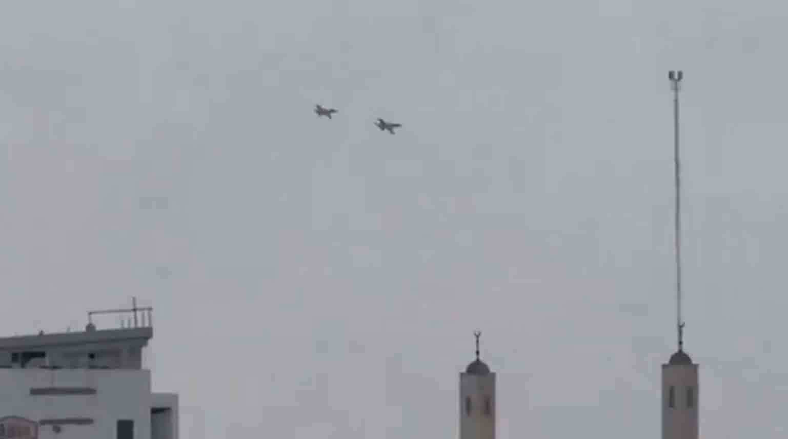 Cacciabombardieri F/A-18F Super Hornets degli Stati Uniti sorvolano la Guyana inviando un chiaro messaggio al Venezuela