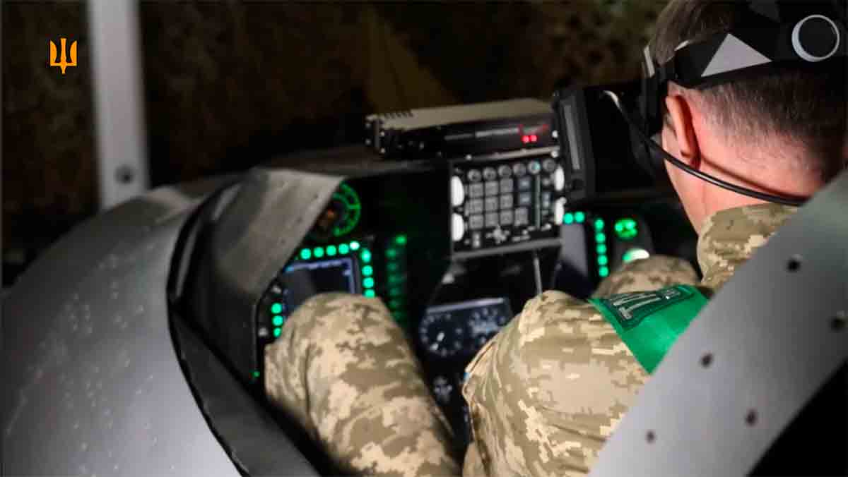 Video: Tjeckien överlämnade en F-16 jaktsimulator till Ukraina. Bilder: Telegram / ComAFUA