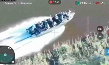 Um barco russo com tropas foi explodido por uma mina na região de Kherson. Foto e vídeo: Telegram / war_home