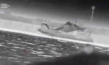 Drone de combate marítimo Magura V5 destrói lancha russa na Crimeia. Foto e vídeo: Telegram / DIUkraine