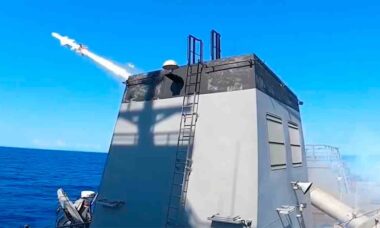 Vídeo: Filipinas destroem navio de fabricação chinesa em teste com primeiro míssil antinavio