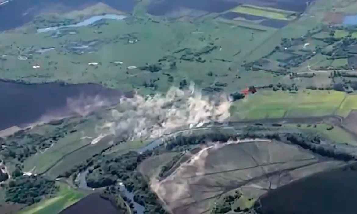 Video van een vermeende ATACMS-raketaanval tegen Russische invasiestrijdkrachten in de regio Luhansk verschenen. Afbeeldingen: Twitter @JohnB_Schneider