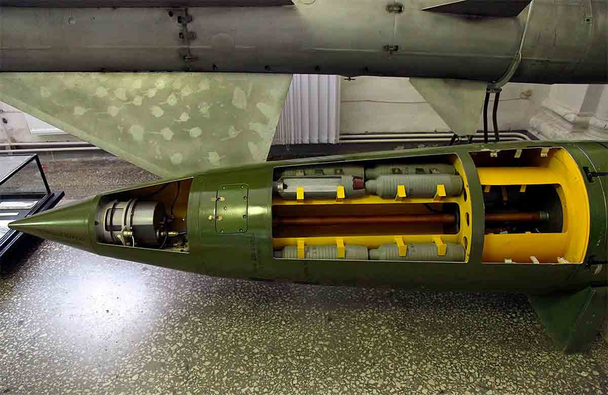 L'Ucraina mostra l'uso di un raro missile 9M79 per il sistema missilistico Tochka. Foto e video: Riproduzione telegram / MiliTJournal - Wikimedia