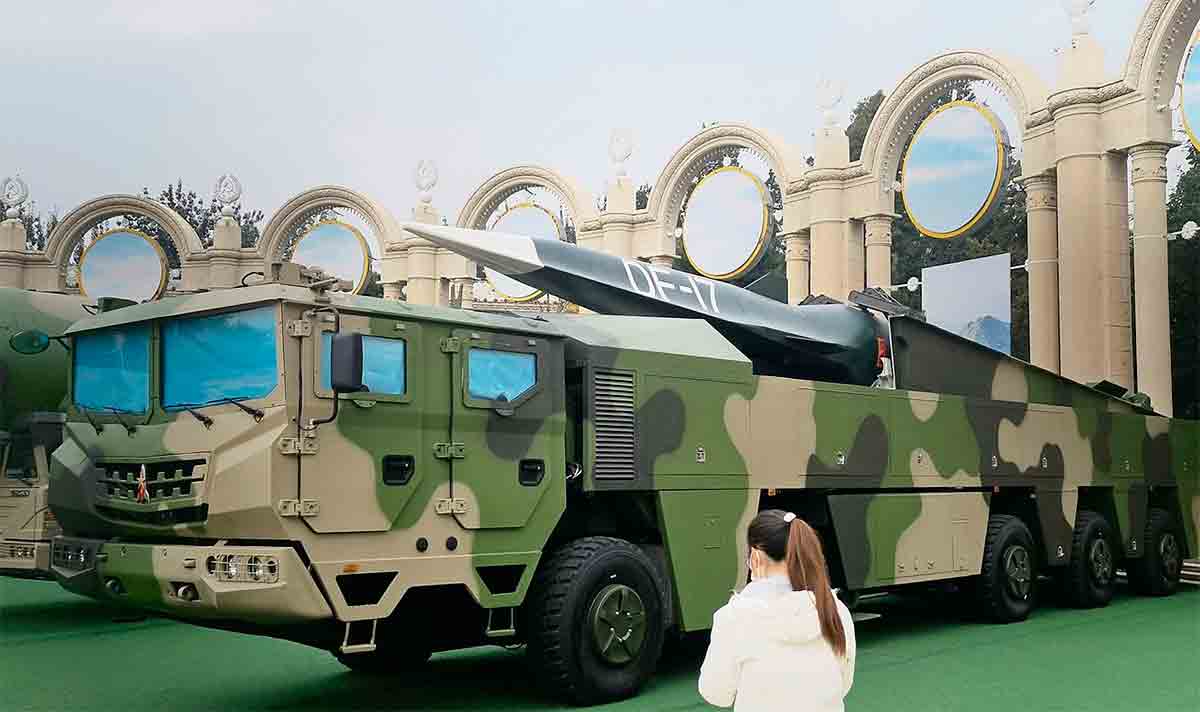 Dongfeng-17 (DF-17). 사진: Wikipedia